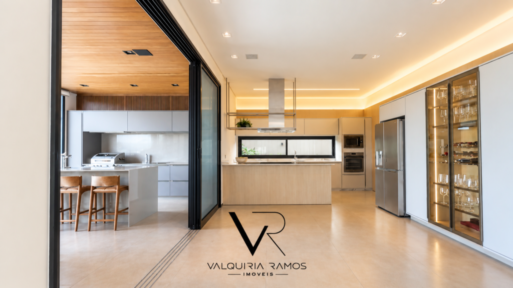 Casa de Alto Padrão à Venda no Alphaville 1 | 408 m², 5 Suítes