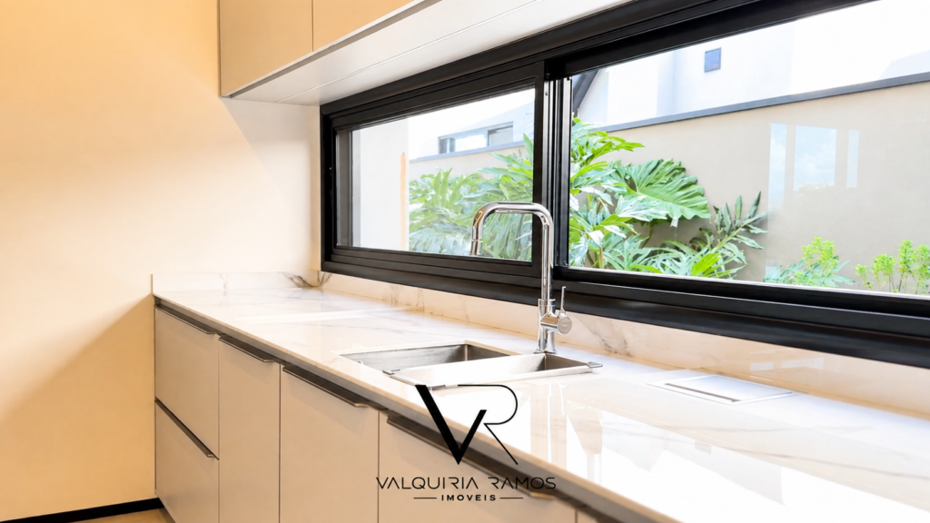 Casa de Alto Padrão à Venda no Alphaville 1 | 408 m², 5 Suítes